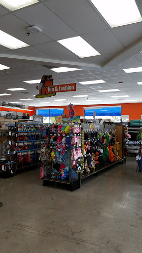 Pet Supply Store «Unleashed by Petco», reviews and photos, 1402 Wilshire Blvd, Santa Monica, CA 90403, USA