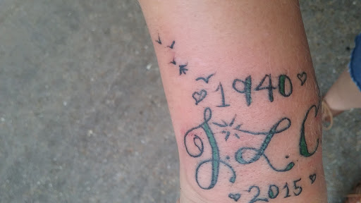 Tattoo Shop «Dungeon Tattooz», reviews and photos, 2834 S Sherwood Forest Blvd, Baton Rouge, LA 70816, USA