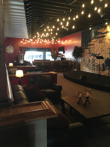 Wine Bar «Mouse Trap Cafe Wine and Cheese Bar, Full Bar», reviews and photos, 203 Broadway, Amityville, NY 11701, USA