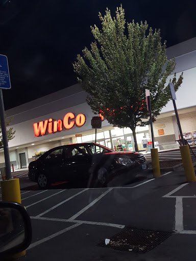 WinCo Foods, 7501 SW Dartmouth St, Tigard, OR 97223, USA, 