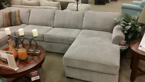 Furniture Store «Raymour & Flanigan Furniture and Mattress Store», reviews and photos, 100 Highland Ave, Seekonk, MA 02771, USA