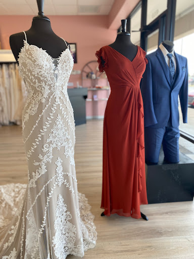 Bridal Shop «Facchianos Bridal and Formal Attire», reviews and photos, 4910 W Kenosha St, Broken Arrow, OK 74012, USA