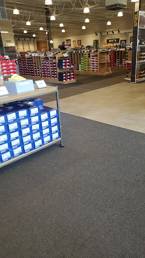 Shoe Store «DSW Designer Shoe Warehouse», reviews and photos, 4665 Town Crossing Dr, Jacksonville, FL 32246, USA