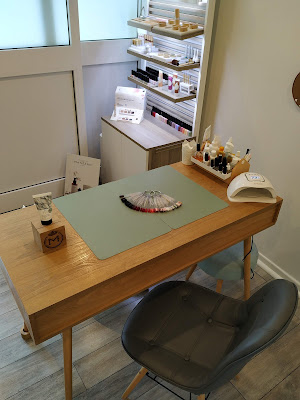 Institut Riviera: Esthéticienne Antibes: épilations définitive et cire, onglerie, soins visage et corps: imperfections & pores dilatés, cicatrices acné & post chirurgie, anti-age, raffermissant, liftant, amincissant. Thérapeute Reiki. Massage à Antibes