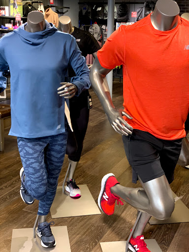 Shoe Store «New Balance Bellevue», reviews and photos, 823 Bellevue Way NE #100, Bellevue, WA 98004, USA