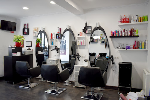 Peluquería y Estética laura Rey en León, León