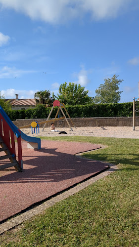 Place de jeux à Val-de-Livenne