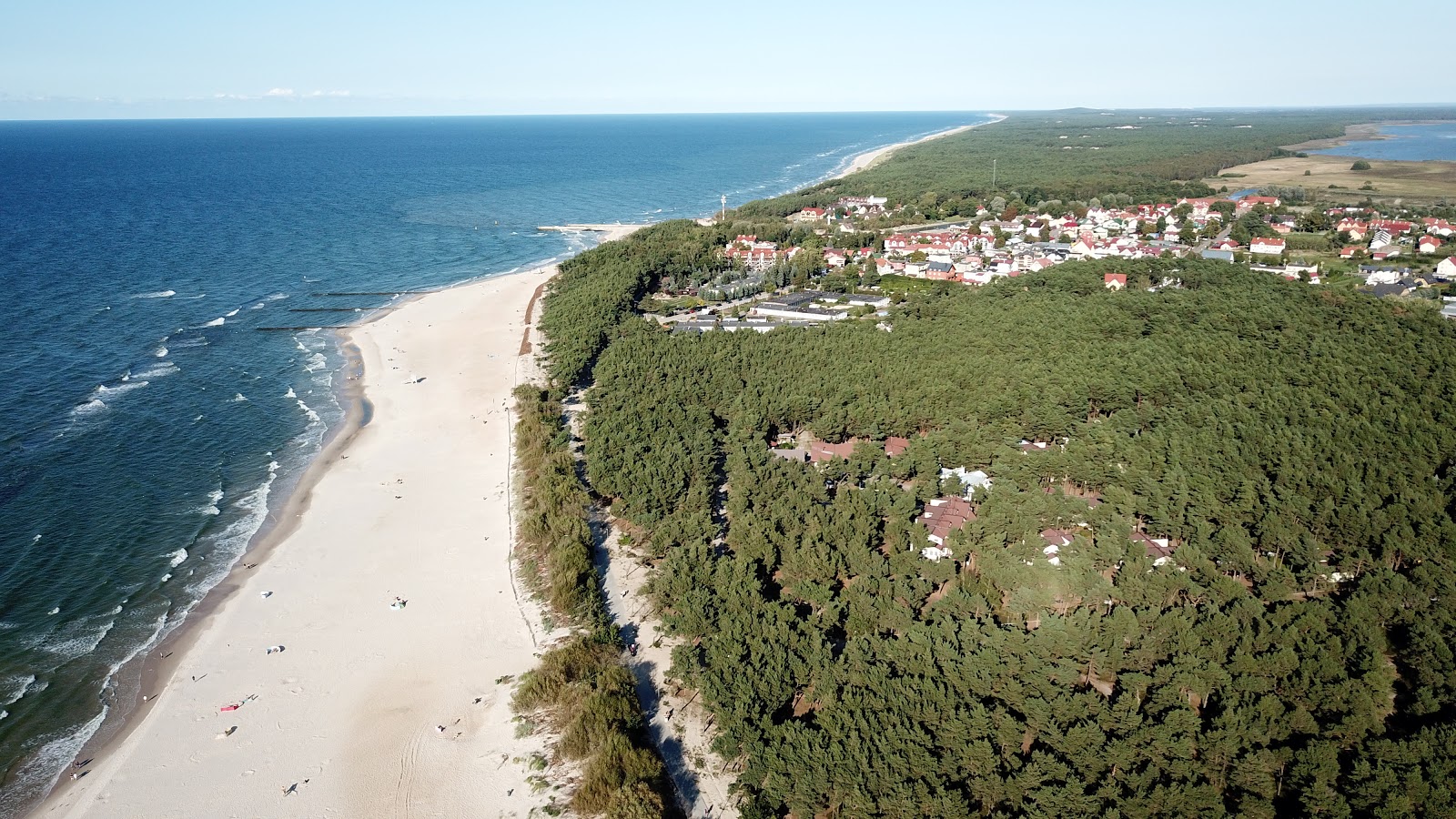 Foto von Rowy Beach mit geräumiger strand