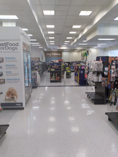 Pet Supply Store «Petco Animal Supplies», reviews and photos, 9078 SE Sunnyside Rd, Clackamas, OR 97015, USA