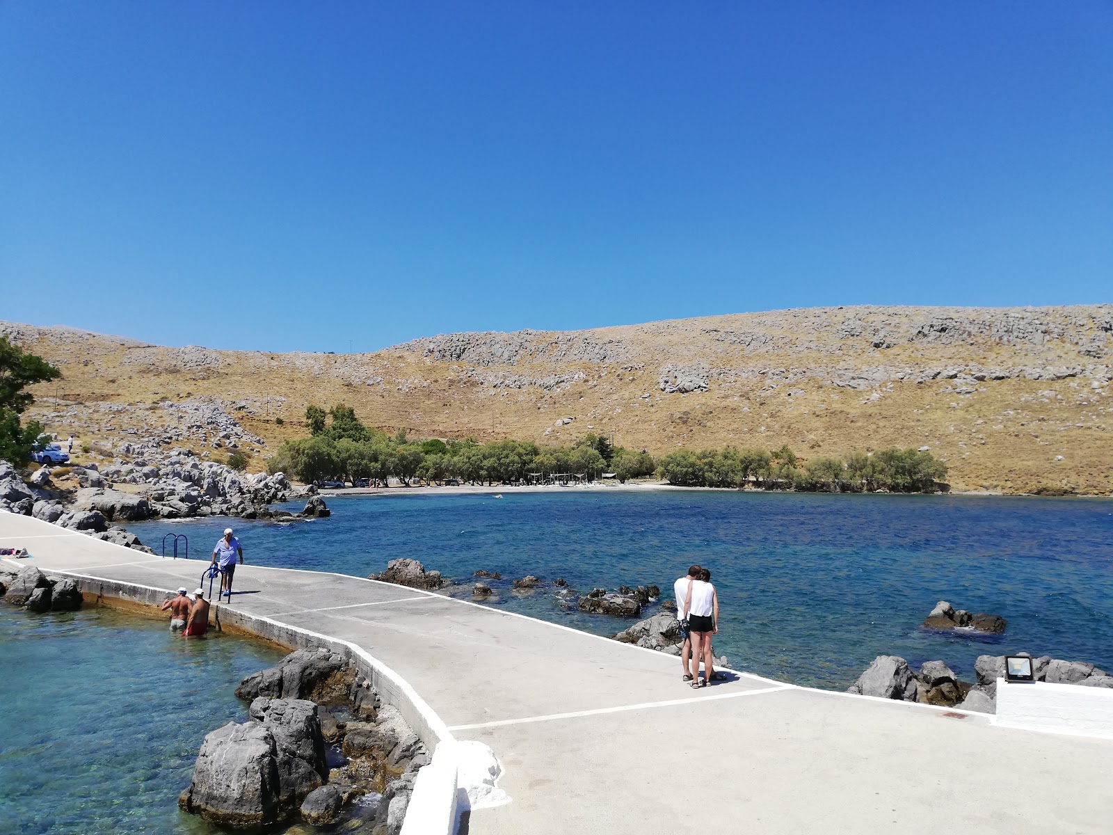 Foto van Agios Isidoros met kleine baai