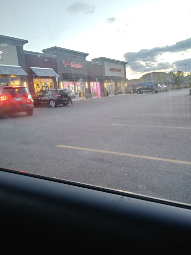 Cell Phone Store «T-Mobile», reviews and photos, 8237 W Ridgewood Dr, Parma, OH 44129, USA