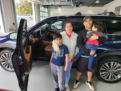 Toyota Dealer «Magic Toyota», reviews and photos, 21300 WA-99, Edmonds, WA 98026, USA