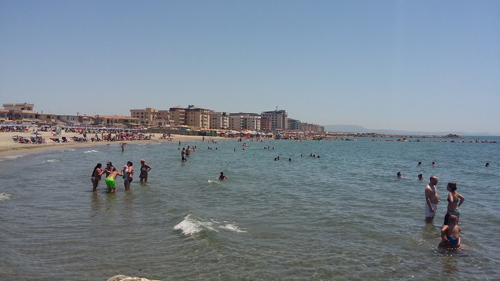 Fotografija Blue Sky beach in naselje