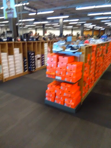 Shoe Store «DSW Designer Shoe Warehouse», reviews and photos, 8236 MN-7, St Louis Park, MN 55426, USA