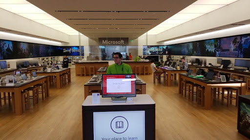 Computer Store «Microsoft Store - The Shops at La Cantera», reviews and photos, 15900 La Cantera Pkwy #6560, San Antonio, TX 78256, USA
