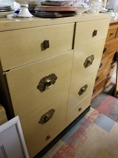 Antique Store «Englishtown Antiques & Used», reviews and photos, 42 Main St, Englishtown, NJ 07726, USA