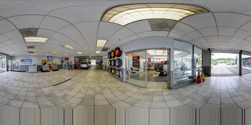 Used Car Dealer «McGrath Nissan», reviews and photos, 945 E Chicago St, Elgin, IL 60120, USA
