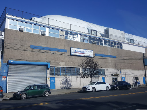 Thrift Store «Goodwill Industries Outlet Store & Donation Center», reviews and photos, 47-47 Van Dam St, Queens, NY 11101, USA