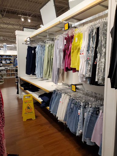 Clothing Store «Gap Outlet», reviews and photos, 1000 PA-611, Tannersville, PA 18372, USA