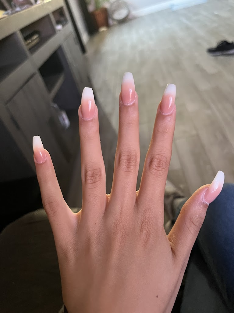 Sandy Hair & Nails 93960