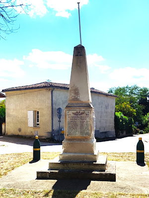 monument aux morts à Les Billaux