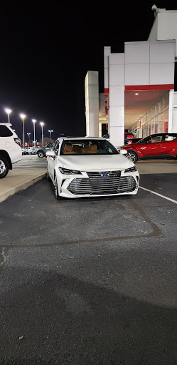 Toyota Dealer «Toyota of Louisville on Dixie Highway», reviews and photos, 6514 Dixie Hwy, Louisville, KY 40258, USA