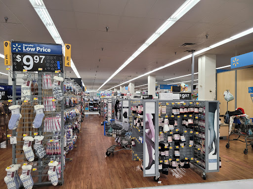 Discount Store «Walmart», reviews and photos, 1400 Hilltop Mall Rd, Richmond, CA 94806, USA