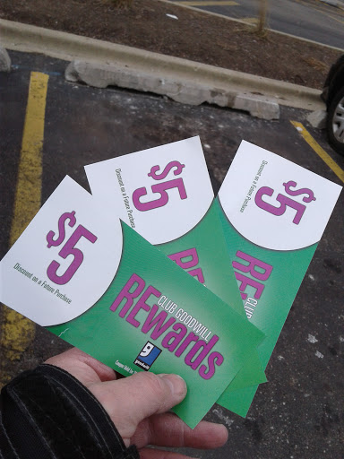 Thrift Store «Goodwill Store & Donation Center in Evanston», reviews and photos, 1916B Dempster St, Evanston, IL 60202, USA