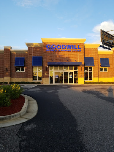 Goodwill of North Georgia: Piedmont Store and Donation Center, 2135 Piedmont Rd NE, Atlanta, GA 30324, USA, 