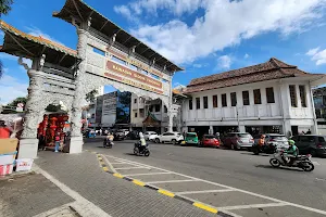 Páifāng - 牌坊 - Poort van de Chinese wijk in Batavia image