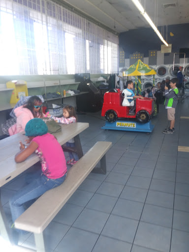 Laundromat «Pacific Coin-Op Laundry», reviews and photos, 2200 Pacific Ave, Long Beach, CA 90806, USA