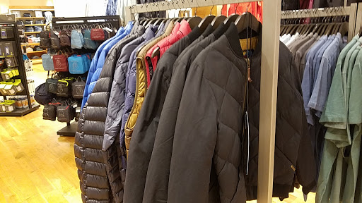 Clothing Store «Eddie Bauer», reviews and photos, 12912 Hill Country Blvd #115, Bee Cave, TX 78738, USA