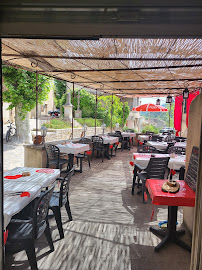Atmosphère du Le Riv'Oli Bar-Restaurant Tabac à Vauvenargues - n°5