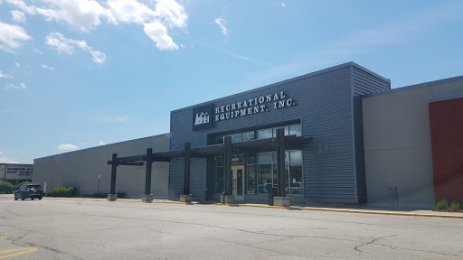 Camping Store «REI», reviews and photos, 1209 E Golf Rd, Schaumburg, IL 60173, USA