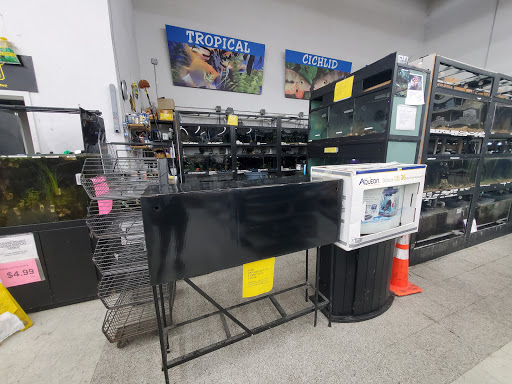 Pet Supply Store «Pet Club Emeryville», reviews and photos, 3535 Hollis St, Oakland, CA 94608, USA