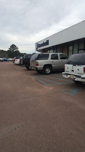 Thrift Store «Goodwill», reviews and photos, 2 Twelve Oaks Cir, Jackson, MS 39209, USA