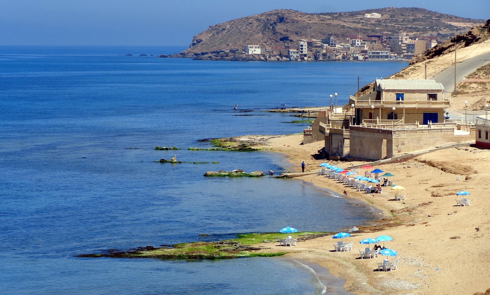 Plage la Grande Bousfer的照片 带有宽敞的海岸线