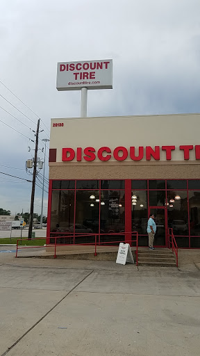 Tire Shop «Discount Tire Store - Humble, TX», reviews and photos, 20130 US-59, Humble, TX 77338, USA