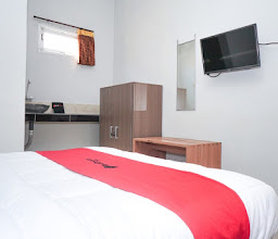 RedDoorz near Juanda International Airport 2 photo