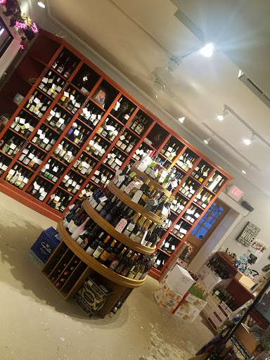 Wine Store «Pop More Corks», reviews and photos, 617 W Main St, Lake Geneva, WI 53147, USA