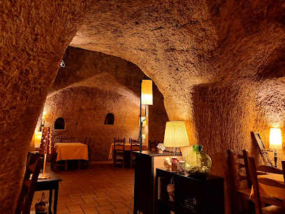 Restaurante Cueva Los Poínos - Calle del, C. Canal de Rozas, 81, 24230 Valdevimbre, León, Spain