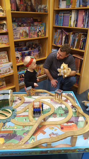 Book Store «Barnes and Noble», reviews and photos, 2500 N Mayfair Rd, Milwaukee, WI 53226, USA