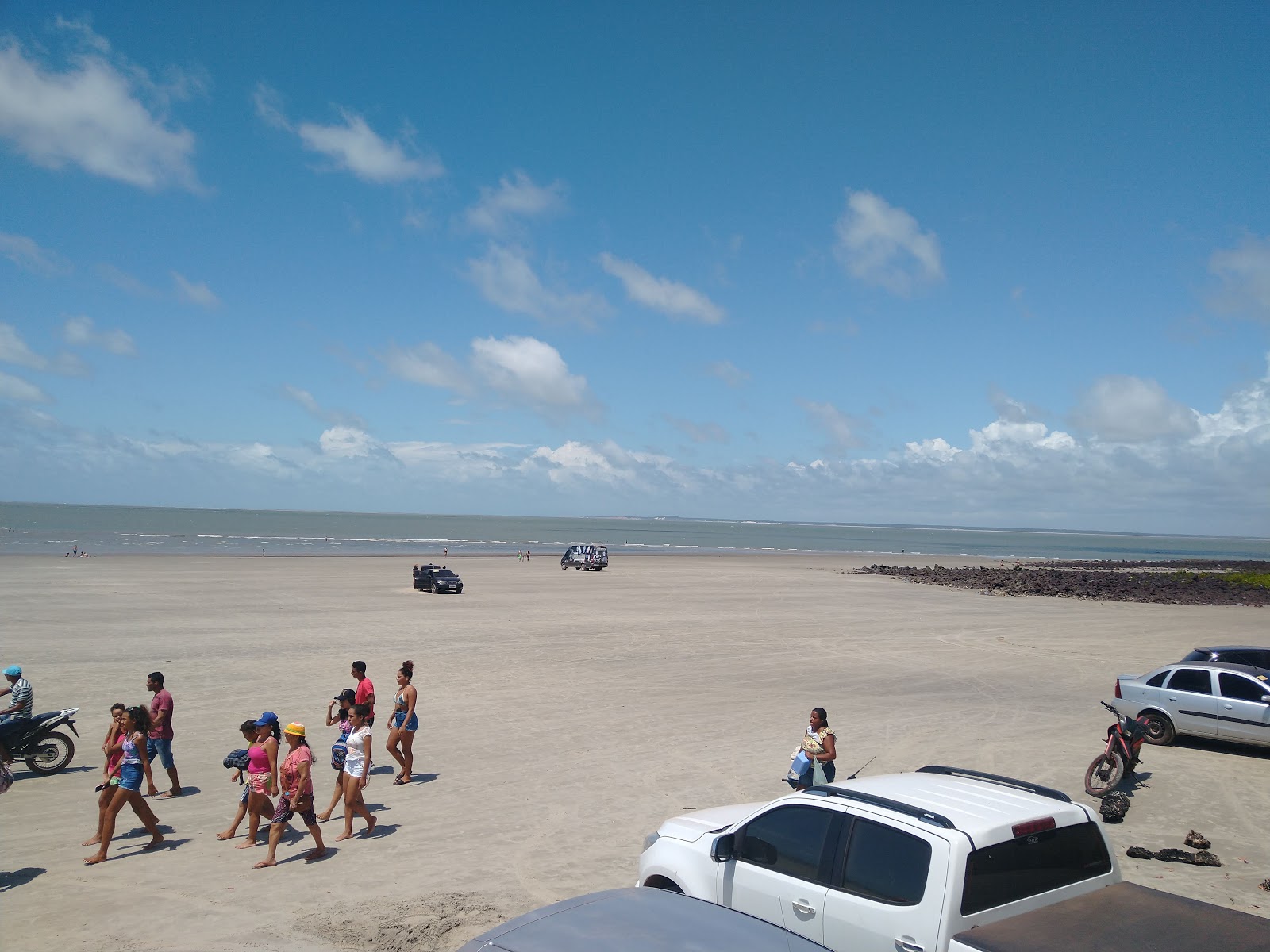 Foto van Praia de Araoca met ruim strand