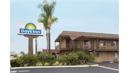Days Inn by Wyndham San Bernardino - 1386 E Highland Ave, San Bernardino, CA 92404