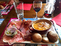 Raclette du Restaurant français La Table Savoyarde à Châtel - n°15