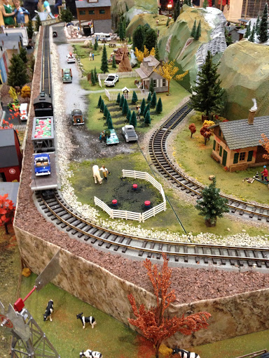 Shopping Mall «Breton Village Shopping Center», reviews and photos, 1814 Breton Rd SE, Grand Rapids, MI 49506, USA