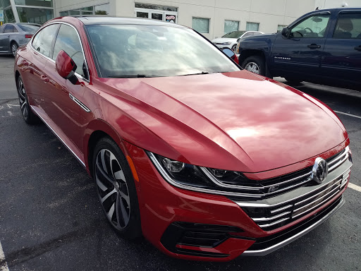 Volkswagen Dealer «Gurnee Volkswagen», reviews and photos, 6301 W Grand Ave, Gurnee, IL 60031, USA