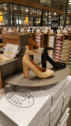 Shoe Store «DSW Designer Shoe Warehouse», reviews and photos, 43713 W Oaks Dr, Novi, MI 48377, USA