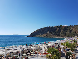 Photo de Plage de Ponente protégé par des falaises