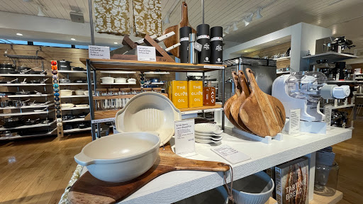 Furniture Store «Crate and Barrel», reviews and photos, 358 San Lorenzo Ave, Coral Gables, FL 33146, USA